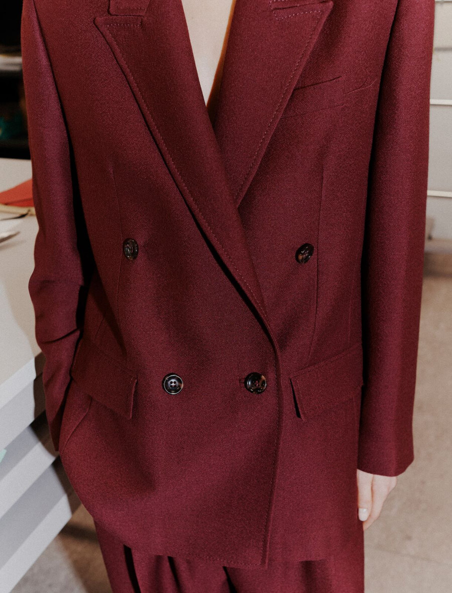 oversized-blazer im dekonstruierten stil – bordeaux