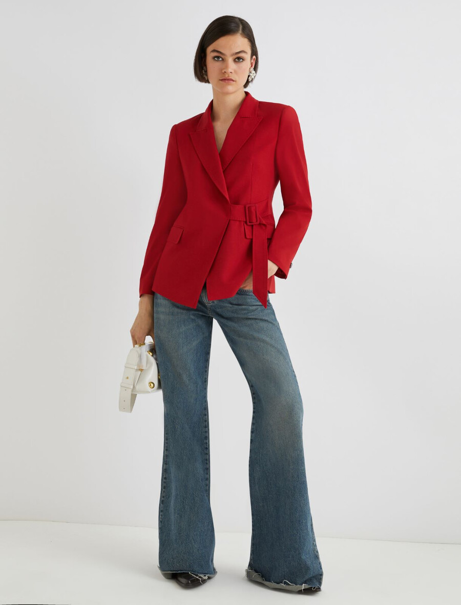 schmal geschnittene jacke mit schnallen – rot