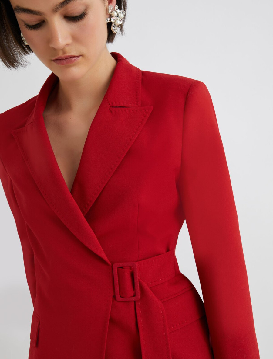 schmal geschnittene jacke mit schnallen – rot