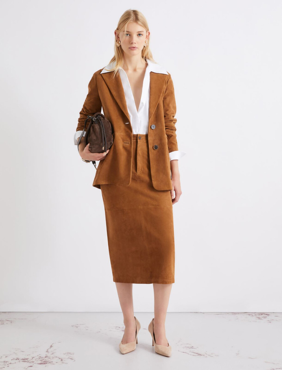 halbtaillierter wildlederblazer – camel