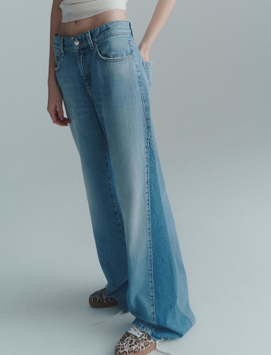 hüftig geschnittene weite jeans – hellblau