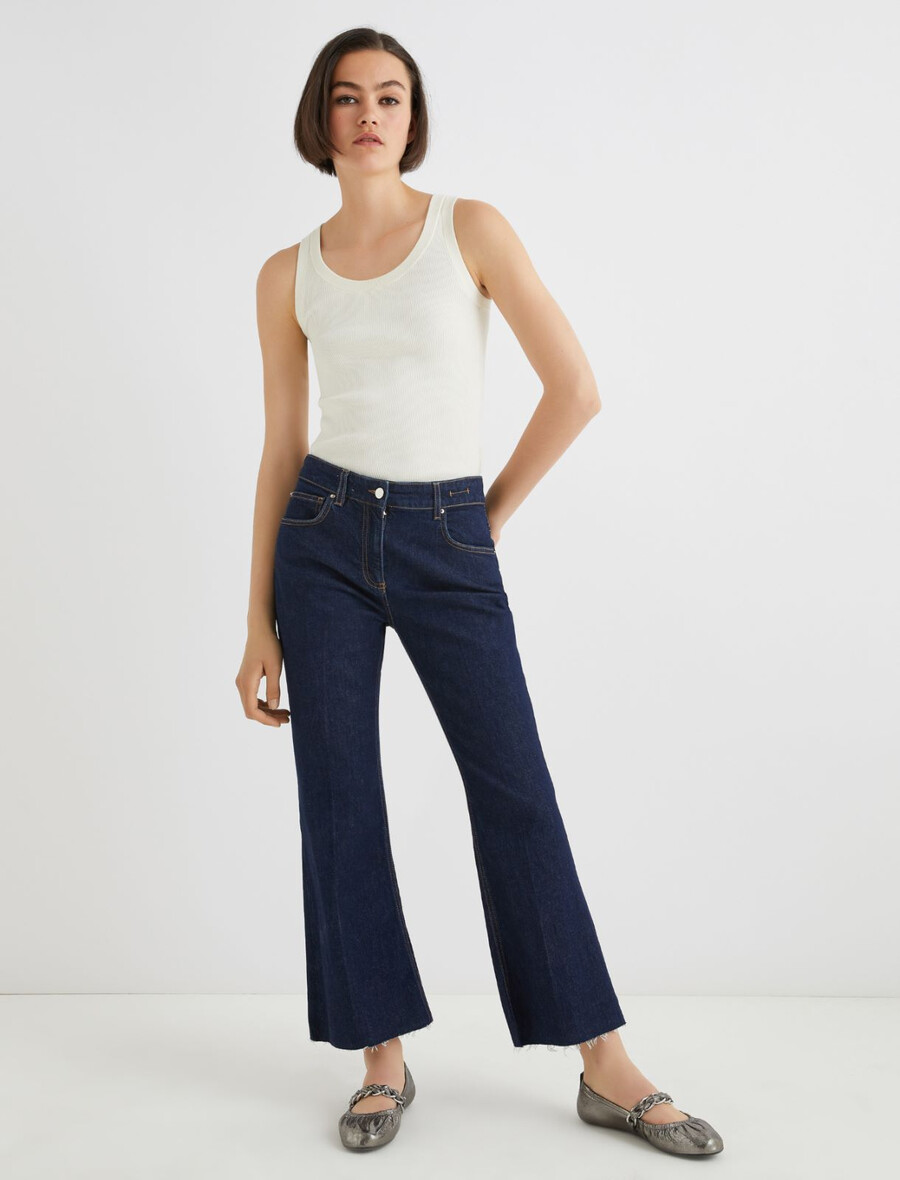 ausgestellte verkürzte jeans – mitternachtsblau