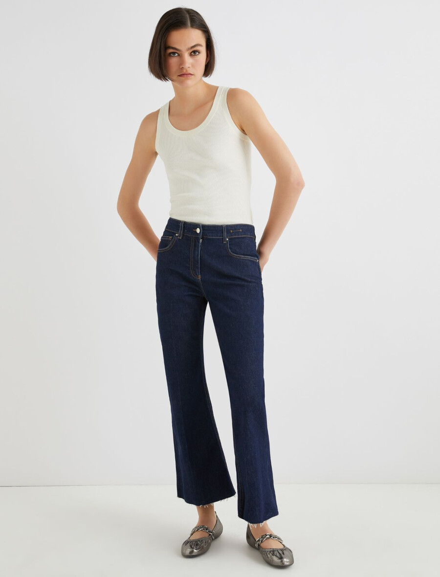 ausgestellte verkürzte jeans – mitternachtsblau