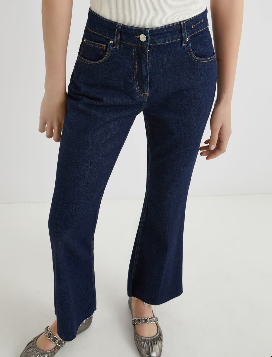 ausgestellte verkürzte jeans – mitternachtsblau