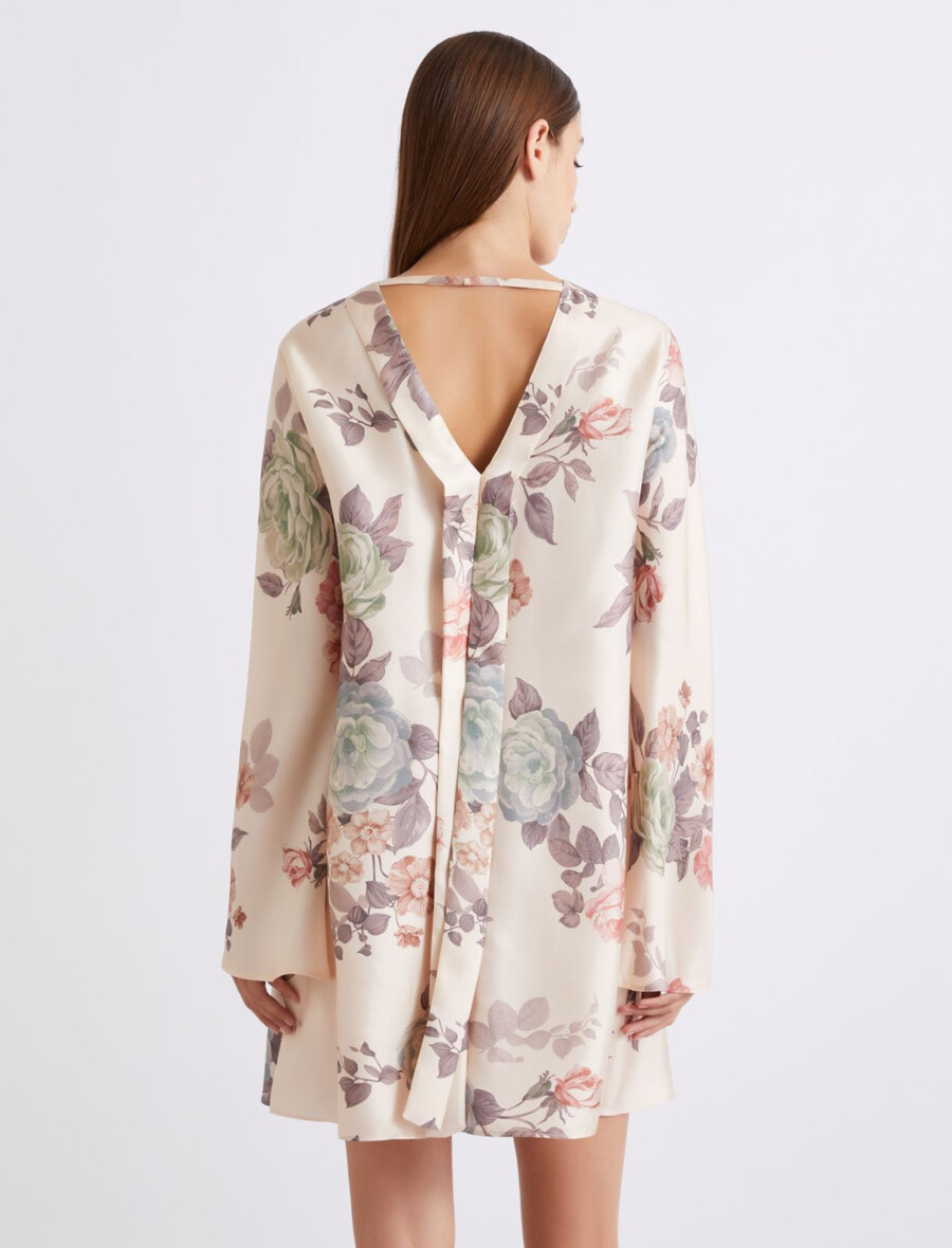 ausgestelltes seidentwillkleid - puder