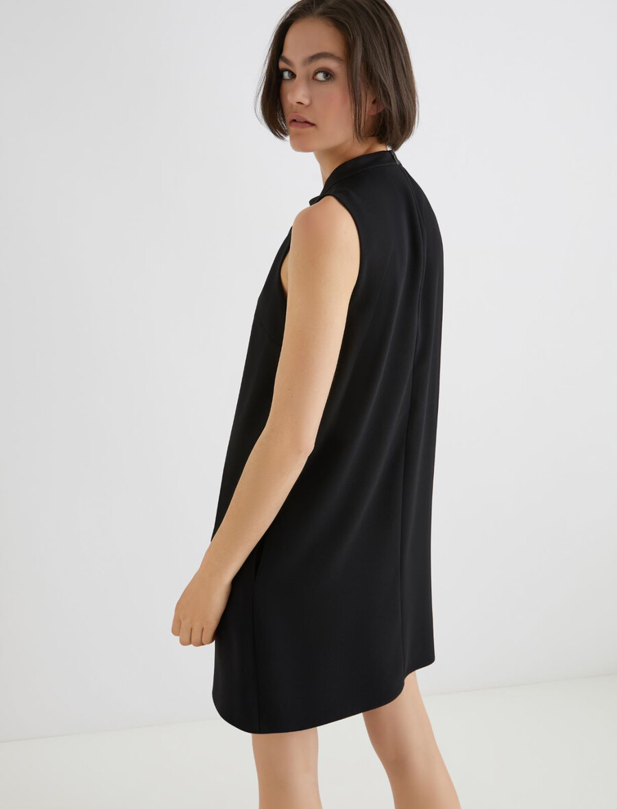 Ärmelloses kleid aus crêpe-envers-satin – schwarz