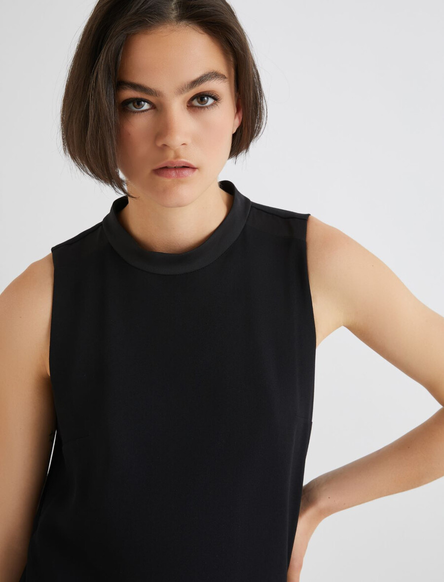 Ärmelloses kleid aus crêpe-envers-satin – schwarz