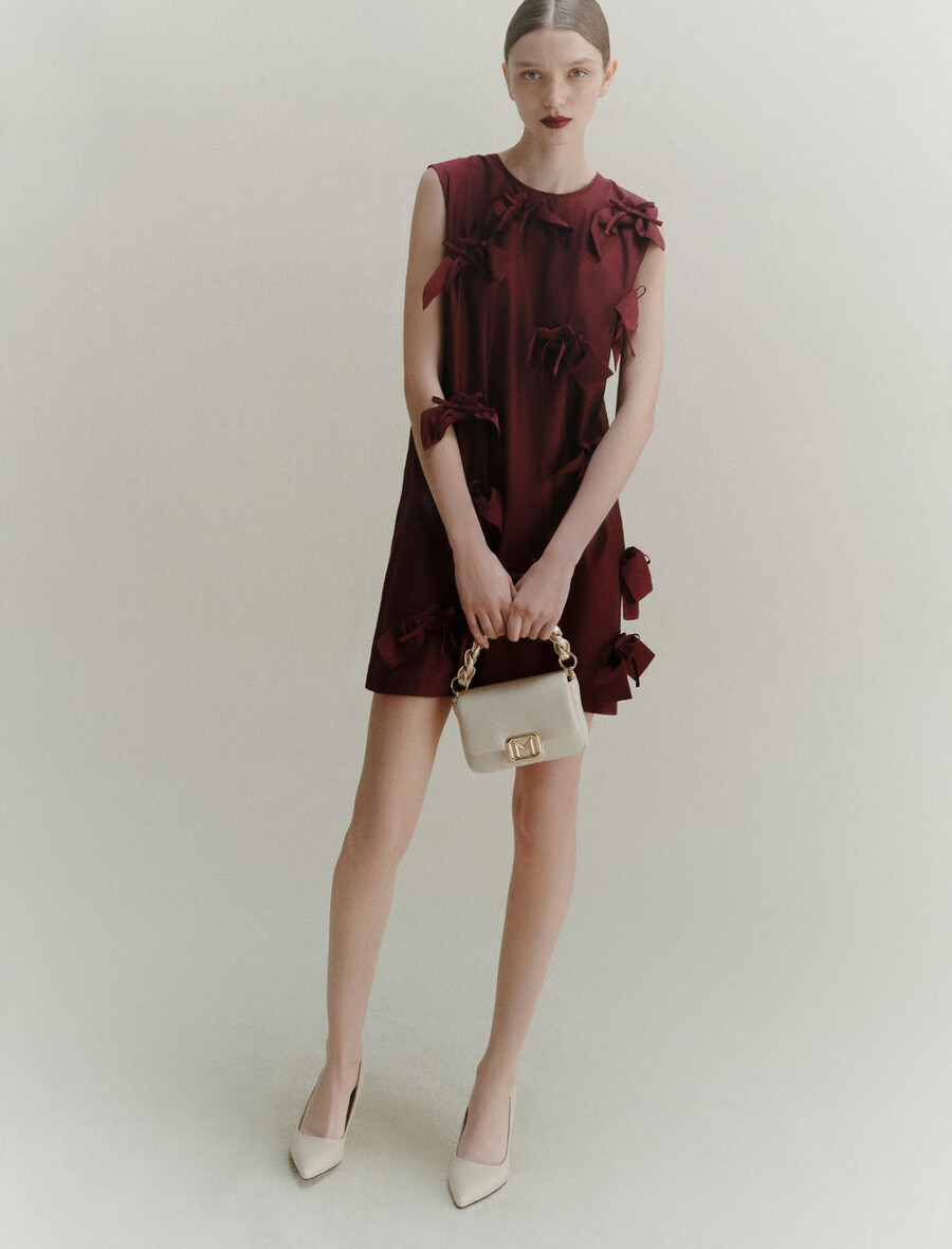 Ärmelloses kleid mit schleifendetail - bordeaux