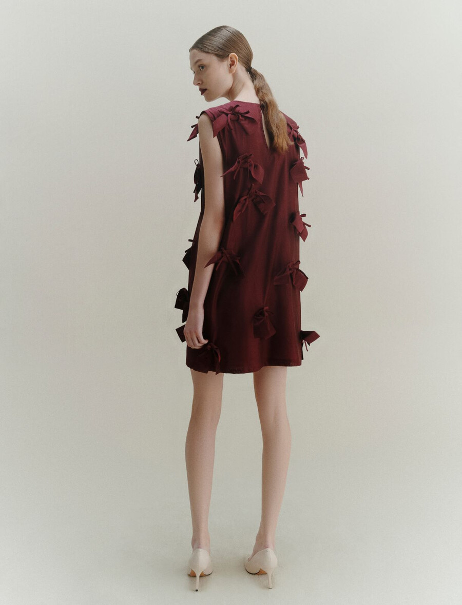 Ärmelloses kleid mit schleifendetail - bordeaux