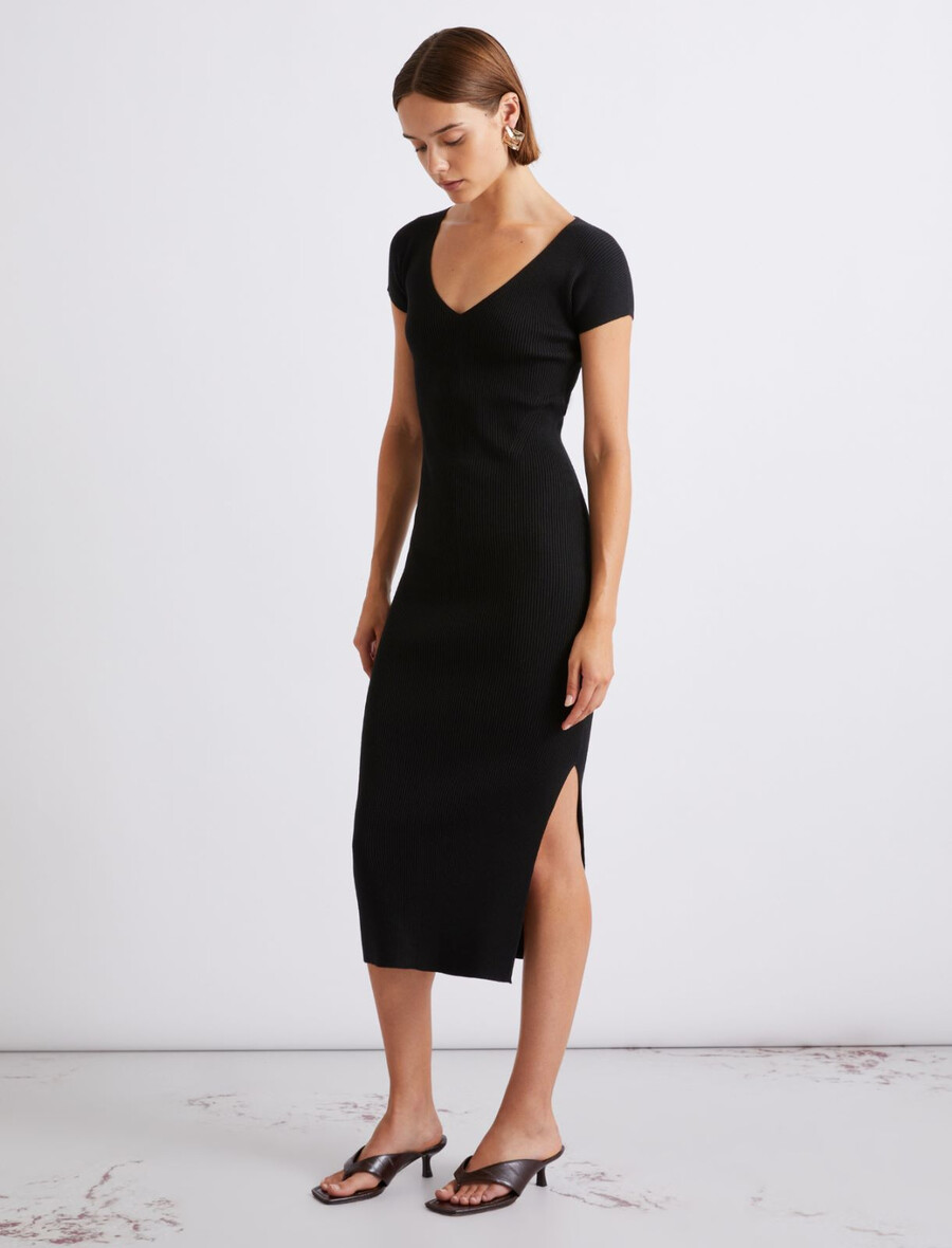 wadenlanges kleid aus viskose-strick – schwarz