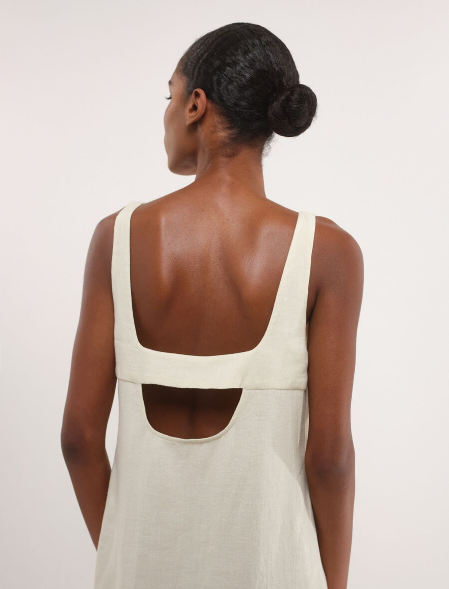 ausgestelltes kleid aus baumwolle und leinen – creme
