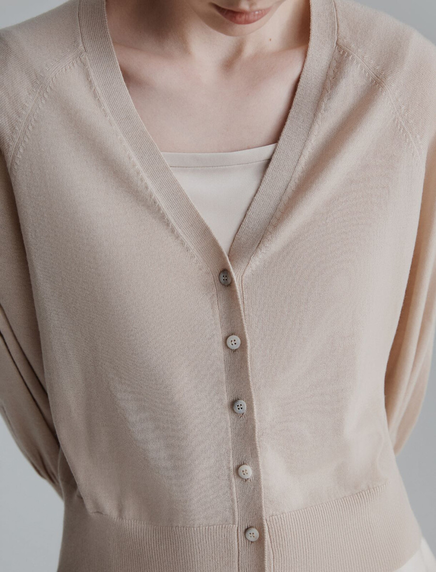 feinste strickjacke aus reiner wolle – creme