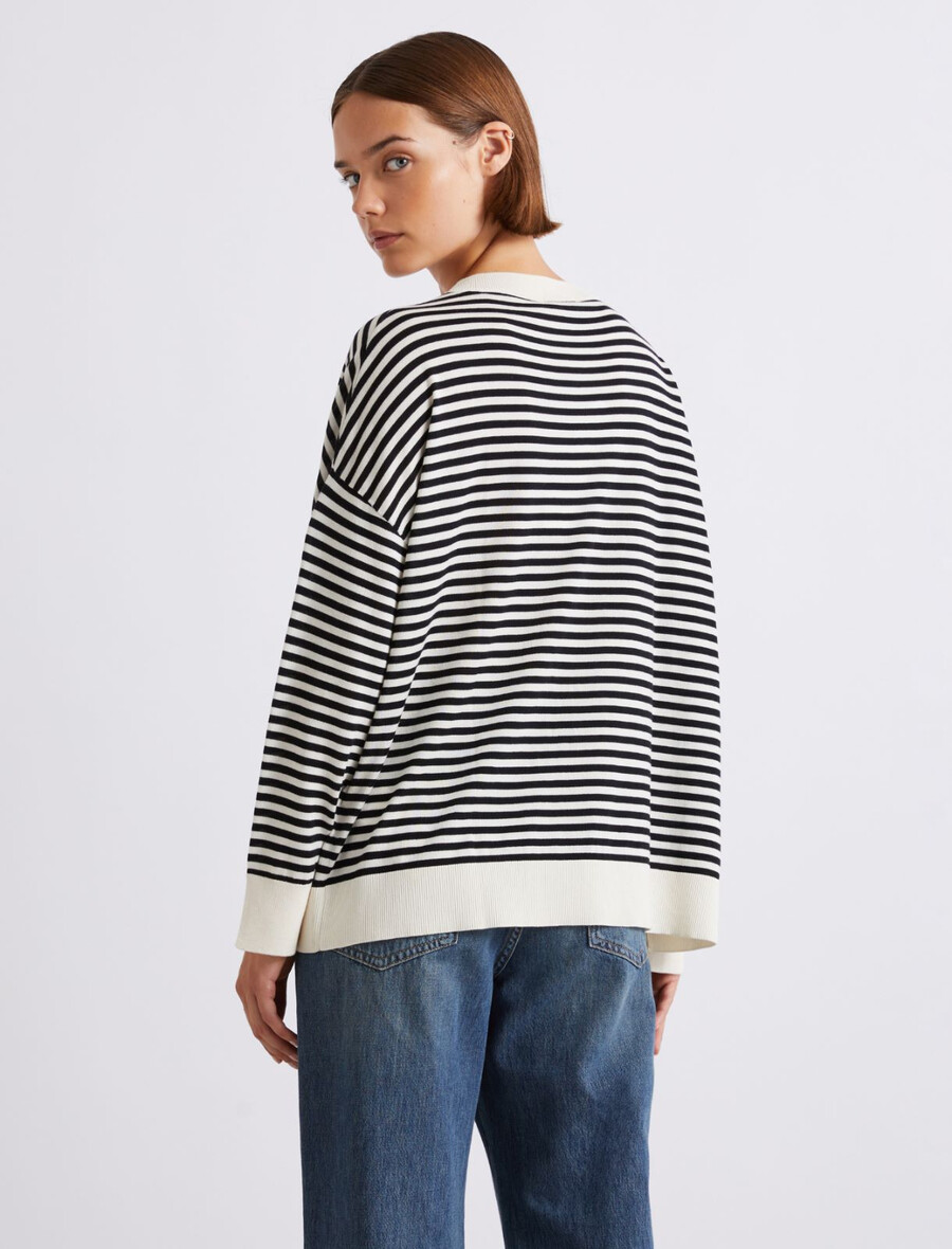 oversized-pullover mit rundhalsausschnitt – creme