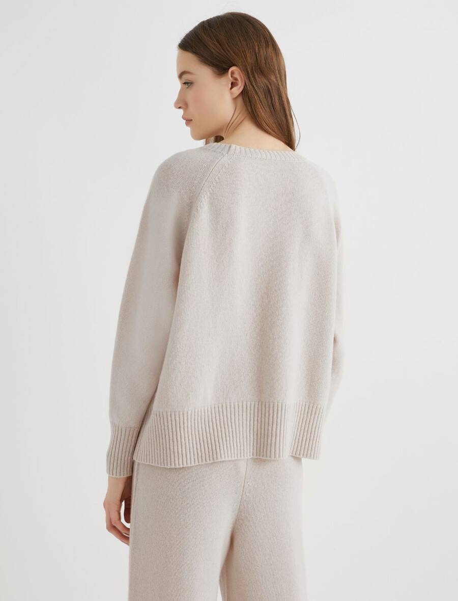 kastenförmiger pullover aus reiner wolle – creme