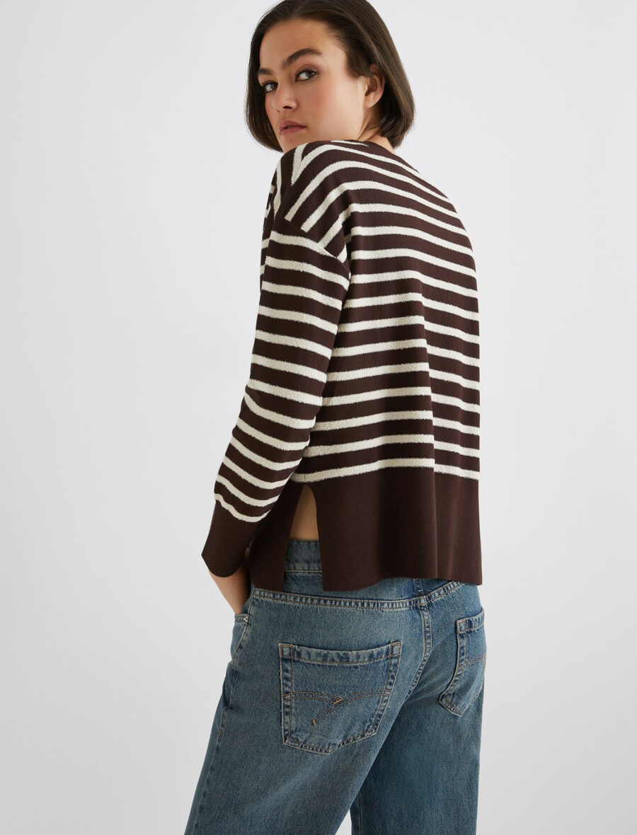 gestreifter bouclé-pullover – braun