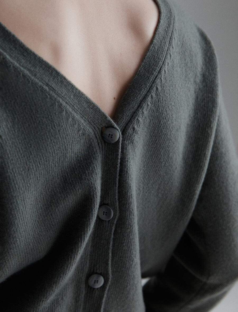 pullover mit nackenausschnitt – olive