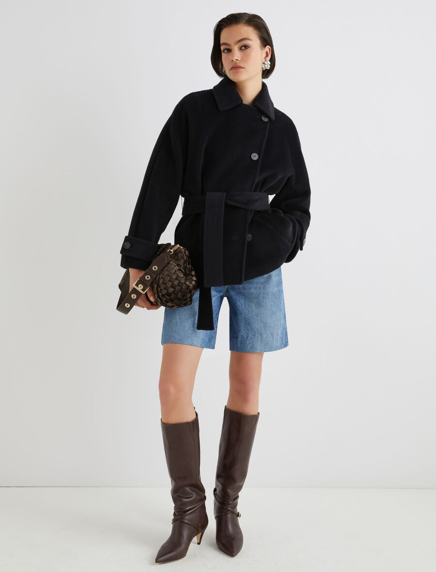 schwere jacke aus reiner wolle mit gürtel – marineblau