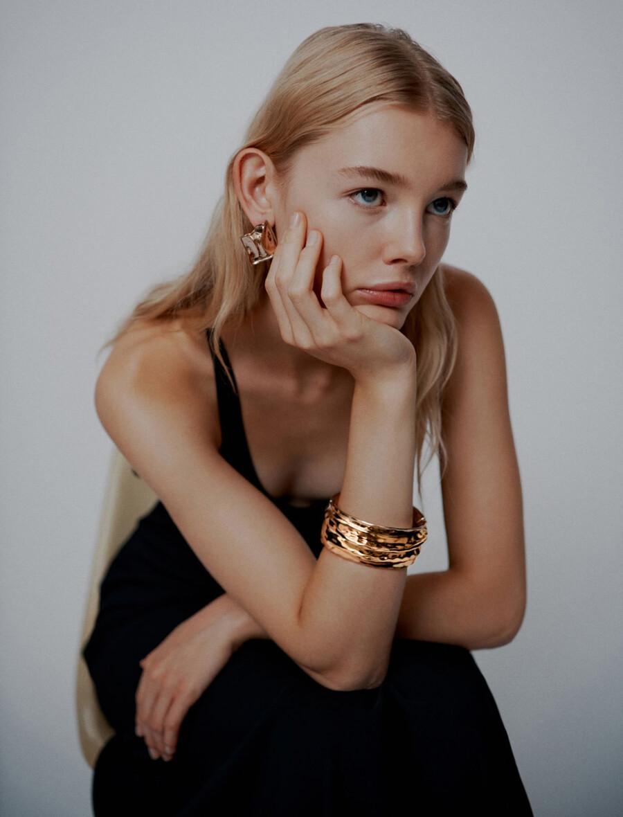 gehämmertes metallarmband – gold