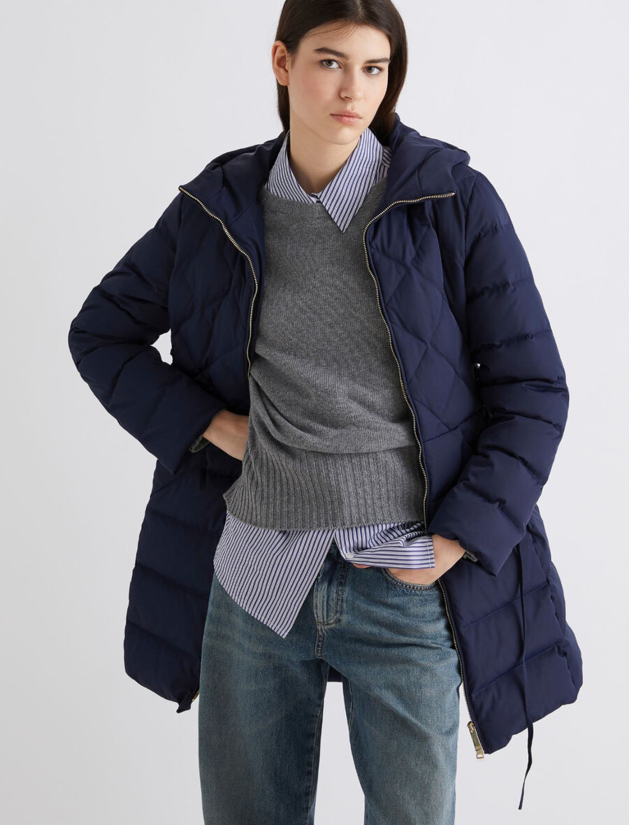 wasserabweisende lange daunenjacke mit taillierter passform - marineblau
