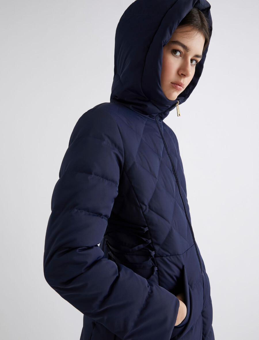 wasserabweisende lange daunenjacke mit taillierter passform - marineblau