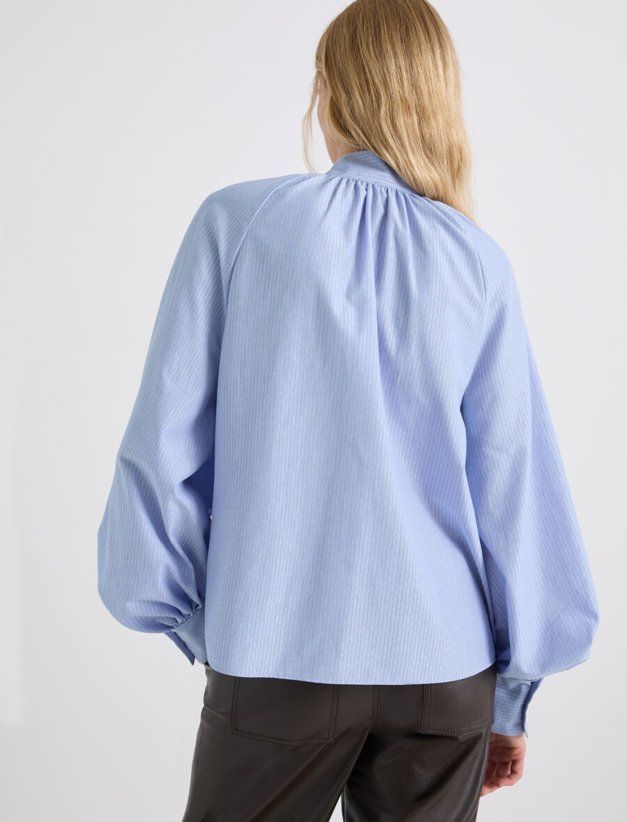 bluse mit schärpen-detail – hellblau