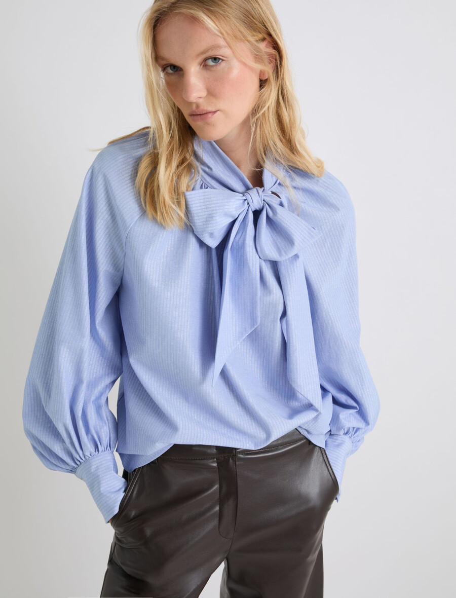bluse mit schärpen-detail – hellblau