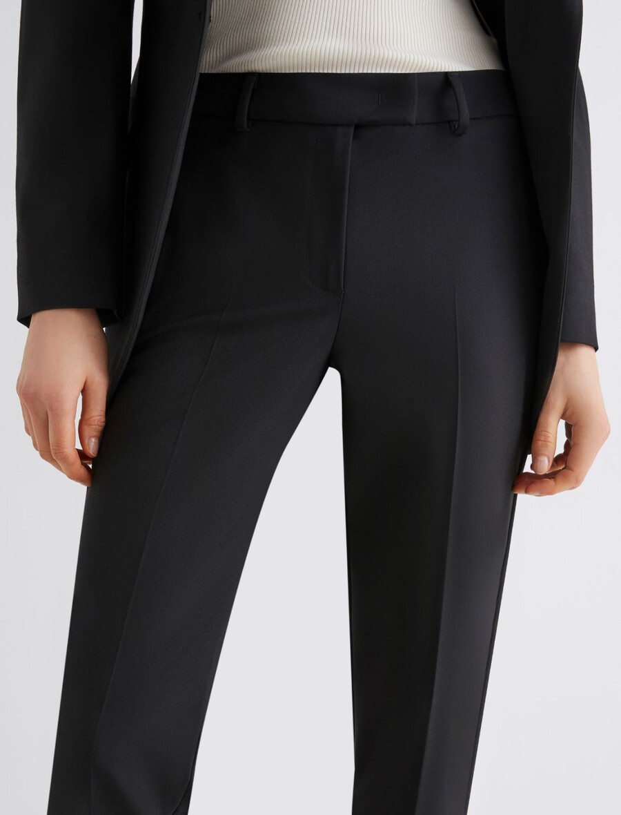 chino-hose aus stretchmaterial – schwarz