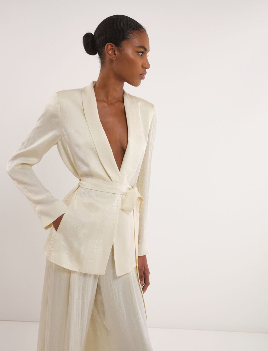 dekonstruierter blazer aus crinkle-stoff - vanille