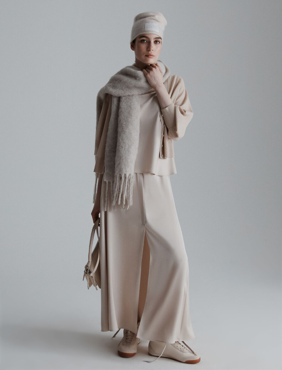 Ärmelloses satintop – creme