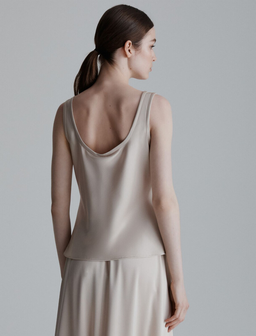 Ärmelloses satintop – creme