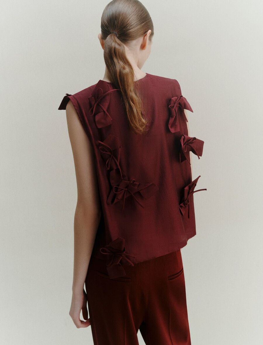 bluse mit schleifendetail – bordeaux
