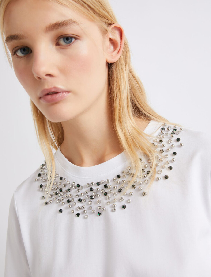 t-shirt mit schmuckdetails – optisches weiss