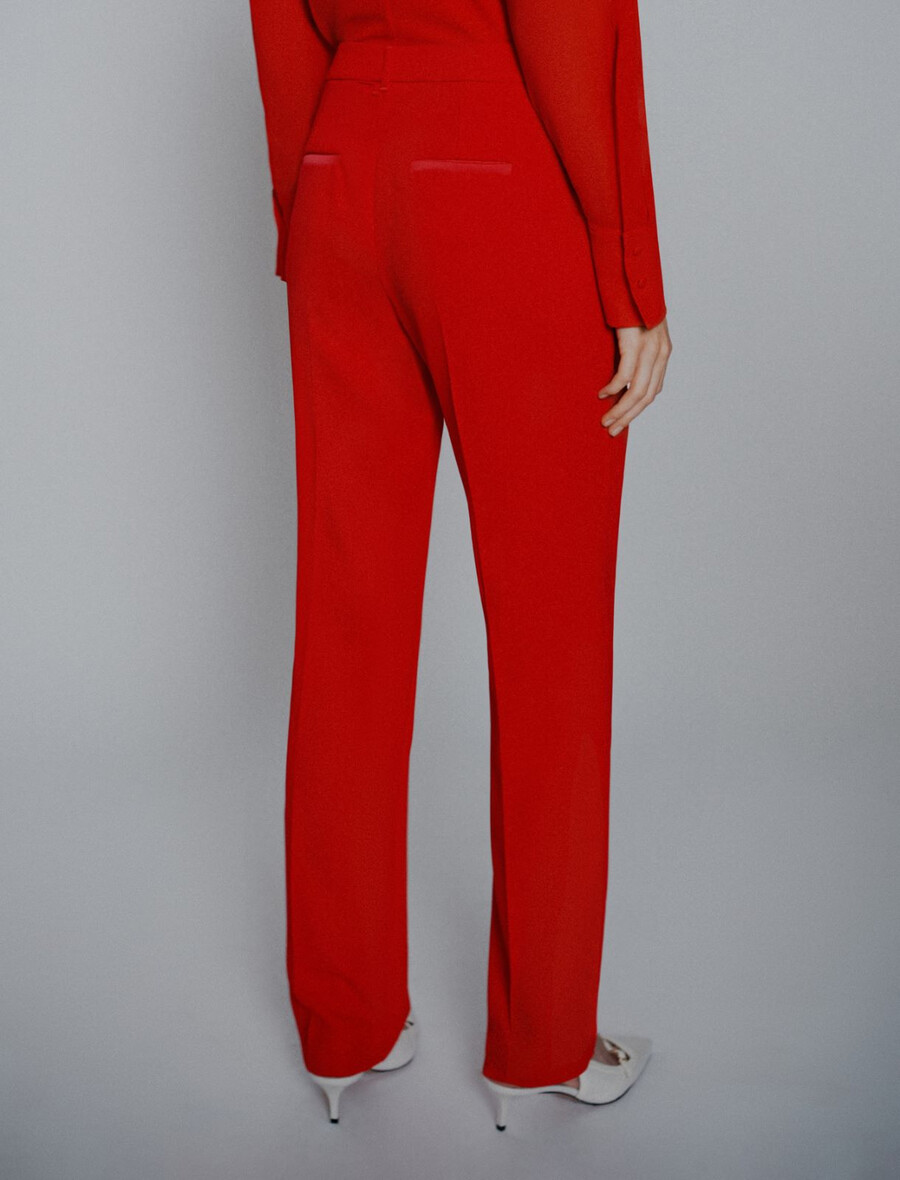 gerade geschnittene hose mit gürtel – rot