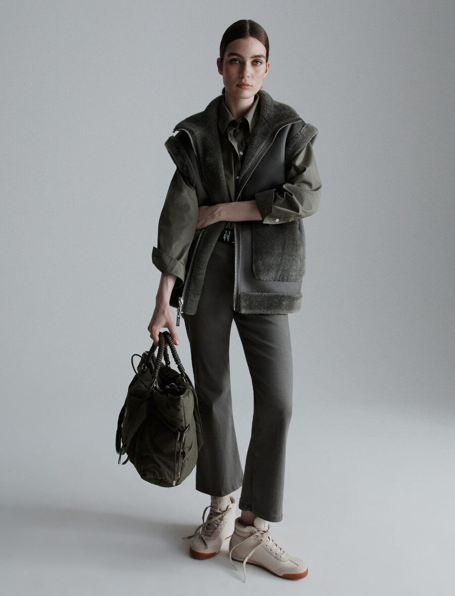ausgestellte verkürzte jeans – olive
