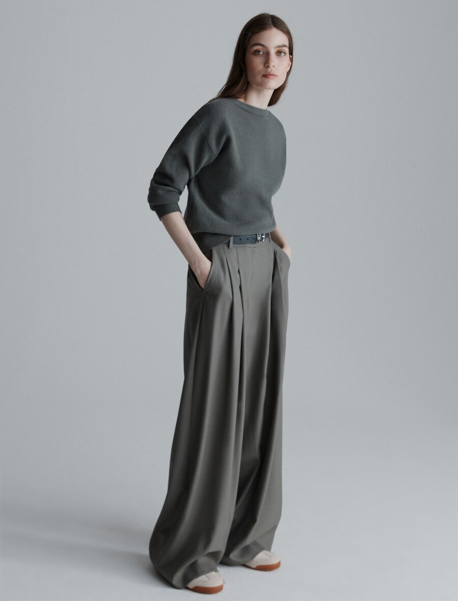 weit geschnittene gabardinehose – olive